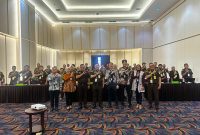 PT BRI (Persero) Tbk melalui BRI Kantor Cabang Ternate dan Kejaksaan Tinggi (Kejati) Provinsi Maluku Utara foto bersama di Bela Hotel Ternate. Rabu, (21/10/26). Dok. Agis. 