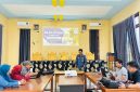 Kabid Pemdes, Edi Septiagus Rajab, Gagas dan sosialisasi kepada sepuluh desa sebagai lokus awal melalui inovasi aplikasi Si Manis yang berlangsung di Desa Soagimalaha, Kecamatan Kota Maba, Sabtu (24/10/26). Dok. M. Dzarik. 