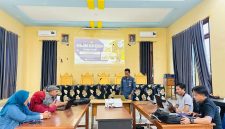 Kabid Pemdes, Edi Septiagus Rajab, Gagas dan sosialisasi kepada sepuluh desa sebagai lokus awal melalui inovasi aplikasi Si Manis yang berlangsung di Desa Soagimalaha, Kecamatan Kota Maba, Sabtu (24/10/26). Dok. M. Dzarik. 