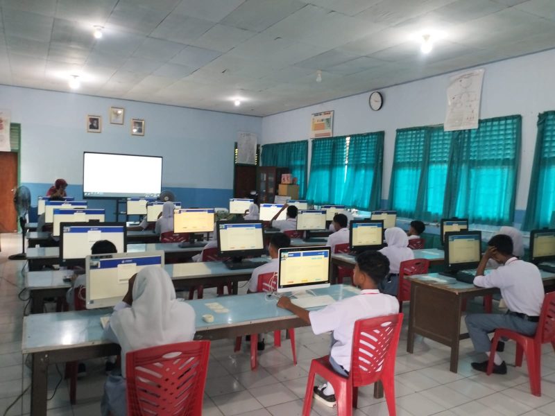 Tes Kemampuan Akademik (TKA) di SMA Negeri 3 Kota Ternate Gelombang 1, Sesi 1, Ruang 1. Senin, (26/10/26). Dok. Momole. 