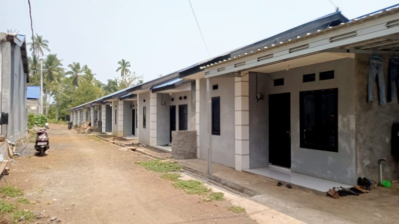 Kredit Pemilikan Rumah (KPR) bersubsidi dari pemerintah. dikembangkan oleh PT Syaki Putra Mandala di Kelurahan Tubo, Kecamatan Ternate Utara, Kota Ternate. Foto tampak depan Blok B. Selasa, (27/10/26). Dok. Agis. 