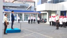 BRI BO Ternate menggelar upacara peringatan Hari Sumpah Pemuda di lapangan Kantor BRI BO Ternate. Rabu, (28/10/26). Dok. Agus.