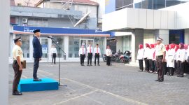 BRI BO Ternate menggelar upacara peringatan Hari Sumpah Pemuda di lapangan Kantor BRI BO Ternate. Rabu, (28/10/26). Dok. Agus. 