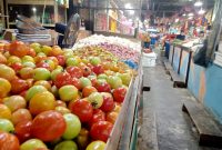 Foto Jualan Pedagang, Bawang, Cabai (Rica), dan Tomat (Barito) di Pasar Higienis Kota Ternate. Rabu, (28/10/26). Dok. Agis. 