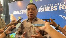 Bupati Halmahera Utara, Piet Hein Babua, saat menghadiri North Moluccas Investment Business Forum 2026 yang berlangsung di Hotel Sahid Bela, Kota Ternate, Maluku Utara,  dan di temui wartawan. Kamis (29/10/26). Dok. Agis. 