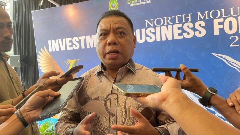Bupati Halmahera Utara, Piet Hein Babua, saat menghadiri North Moluccas Investment Business Forum 2026 yang berlangsung di Hotel Sahid Bela, Kota Ternate, Maluku Utara,  dan di temui wartawan. Kamis (29/10/26). Dok. Agis. 