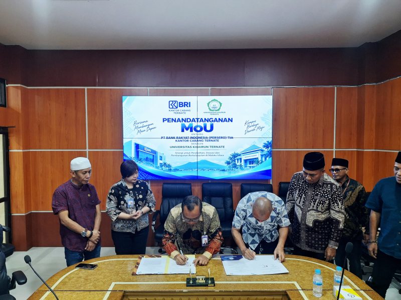 PT BRI (Persero) Tbk melalui Branch Office (BO) Ternate saat penandatanganan Nota Kesepahaman (Memorandum of Understanding/MoU) bersama Universitas Khairun Ternate, Provinsi Malut.Jumat (30/10/26). Dok. Agis.