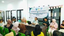 PT BRI (Persero) Tbk melalui Branch Office (BO) Ternate Bersama Dinas Sosial Kota Ternante melaksanakan pendistribusian KKS dan buku tabungan kepada KPM Tahun 2026 Kegiatan yang berlangsung selama dua hari, 29–30 Oktober 2026, tersebut dipusatkan di Kantor Dinas Sosial Kota Ternate. Jumat, (30/10/26). Dok. Agis. 