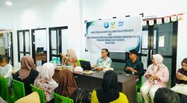 PT BRI (Persero) Tbk melalui Branch Office (BO) Ternate Bersama Dinas Sosial Kota Ternante melaksanakan pendistribusian KKS dan buku tabungan kepada KPM Tahun 2026 Kegiatan yang berlangsung selama dua hari, 29–30 Oktober 2026, tersebut dipusatkan di Kantor Dinas Sosial Kota Ternate. Jumat, (30/10/26). Dok. Agis. 
