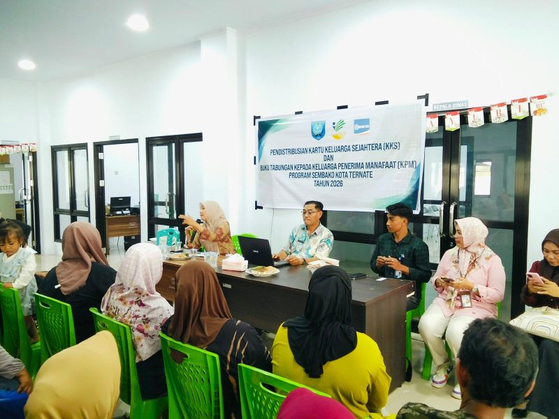 PT BRI (Persero) Tbk melalui Branch Office (BO) Ternate Bersama Dinas Sosial Kota Ternante melaksanakan pendistribusian KKS dan buku tabungan kepada KPM Tahun 2026 Kegiatan yang berlangsung selama dua hari, 29–30 Oktober 2026, tersebut dipusatkan di Kantor Dinas Sosial Kota Ternate. Jumat, (30/10/26). Dok. Agis. 