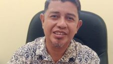 Foto Kepala Seksi Penagihan Samsat Kota Ternate, Risal, SH, M.Si, saat di temui Ruang kerja, Kantor Samsat Kota Ternate. Kamis, (01/10/26). Dok. Agis.