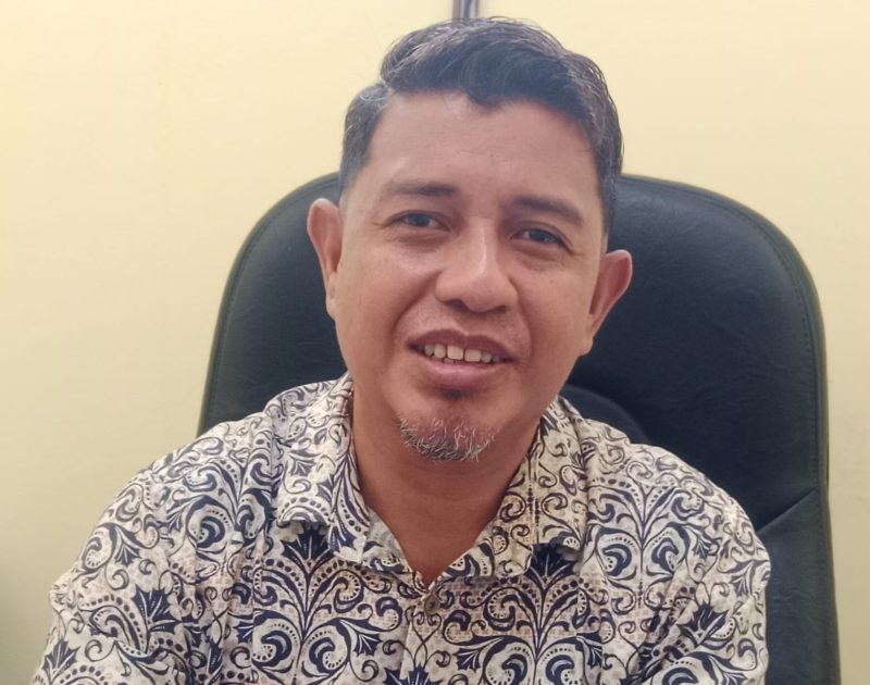 Foto Kepala Seksi Penagihan Samsat Kota Ternate, Risal, SH, M.Si, saat di temui Ruang kerja, Kantor Samsat Kota Ternate. Kamis, (01/10/26). Dok. Agis. 