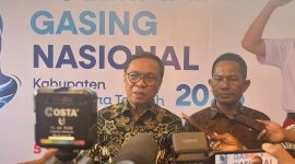 Foto Bupati Halmahera Tengah, Ikram M. Sangadji, Saat di temui awak media Hotel Said Bella, Kota Ternate. Senin, (05/10/26). Dok. Agus. 