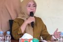 Foto Husni Bopeng saat melakukan Rapat Bersama Pegawai Panti Asuh di ruang Rapat. Senin, (05/10/26). Dok. Bang Arif. 