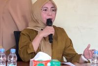 Foto Husni Bopeng saat melakukan Rapat Bersama Pegawai Panti Asuh di ruang Rapat. Senin, (05/10/26). Dok. Bang Arif. 