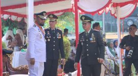 Foto Kapolres Halsel AKBP Hendra Gunawan, S.H., S.I.K., M.M., bersama Bupati Halsel, Hasan Ali Bassam Kasuba dan Dandim 1509 Labuha Letkol Inf. Syamsul, S.I.P., Paska selepas Upacara peringatan HUT ke-81 Tentara Nasional Indonesia (TNI) di Lapangan Makodim 1509 Labuha, Senin (5/10/2026). Dok. Ian. 
