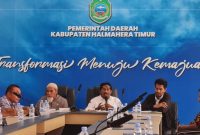 Ketua Baznas Haltim, Yunus Kasturi, S.Ag., melaksabakan Rapat Koordinasi dan Evaluasi sekaligus mengevaluasi kinerja pengumpulan zakat, infak, dan sedekah (ZIS) yang berlangsung di Ruang Rapat Eselon, Kantor Bupati Halmahera Timur. Kamis (15/10/26). Dok. M. Dzarik. 