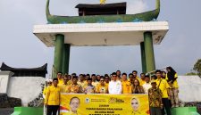 DPD Partai Golkar Provinsi Maluku Utara memperingati Hari Ulang Tahun (HUT) ke-62 ziara Malam Pahlawan Kota Ternate. Selasa (20/10/26). Dok. Agis.