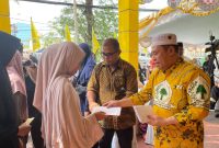 Sekretaris DPD Partai Golkar Provinsi Maluku Utara, Arifin Djafar, memperingati HUT ke-62 dengan menggelar berbagai kegiatan sosial di Kantor DPD Partai Golkar Maluku Utara, Kelurahan Kalumpang, Kecamatan Ternate Tengah. Selasa, (20/10/26). Dok. Agis.