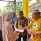Sekretaris DPD Partai Golkar Provinsi Maluku Utara, Arifin Djafar, memperingati HUT ke-62 dengan menggelar berbagai kegiatan sosial di Kantor DPD Partai Golkar Maluku Utara, Kelurahan Kalumpang, Kecamatan Ternate Tengah. Selasa, (20/10/26). Dok. Agis. 