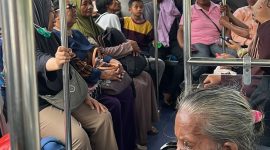 35 warga Kabupaten Haltim, Maluku Utara, yang siap mengikuti operasi katarak di Rumah Sakit Umum Daerah (RSUD) dr. H. Chasan Boesoirie. Jumat, (23/10/26). Dok. M. Dzarik. 