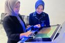 Mesin SSB/Digital CS, Staf BRI melayani nasabah yang berlokasi di kantor BRI KC Ternate, Jalan Pahlawan Revolusi No. 234, Kota Ternate. Senin, (26/10/26). Dok. Agis. 
