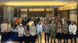 Usai kegiatan Foto bersama BPBD Maluku Utara dan BNPB serta para tamu undangan yang berlangsung di Bella Hoter. Kamis, (29/10/26). Dok. Agis. 