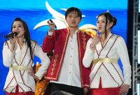 Gubernur Sherly Tjoanda Laos, mengingatkan Masyarakat pada malam puncak perayaan Hari Ulang Tahun (HUT) ke-27 Provinsi Maluku Utara di Alun-Alun Sofifi, Sabtu (10/10/26). Dok.  ADPIM Humas. 