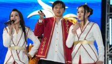 Gubernur Sherly Tjoanda Laos, mengingatkan Masyarakat pada malam puncak perayaan Hari Ulang Tahun (HUT) ke-27 Provinsi Maluku Utara di Alun-Alun Sofifi, Sabtu (10/10/26). Dok.  ADPIM Humas. 