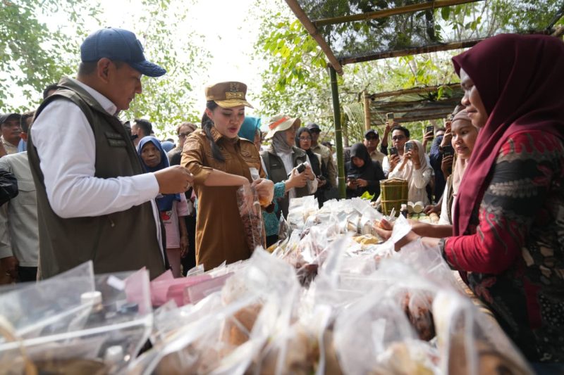 Gubernur Maluku Utara, Sherly Tjoanda dan Kementerian Kehutanan bersama Kementerian Pemberdayaan Perempuan dan Perlindungan Anak (KemenPPPA) menetapkan Malut sebagai lokasi pilot project perhutanan sosial inklusif di Pulau Tareba, Kota Ternate. Senin (26/10/26). Dok. Humas Adpim.