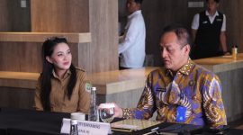 Gubernur Maluku Utara Sherly Tjoanda, bersama Badan Narkotika Nasional Republik Indonesia (BNN RI) yang diwakili oleh Deputi Bidang Pemberdayaan Masyarakat BNN RI, Irjen Pol. Aldrin M.P. Hutabarat, melaksanakan pertemuan dan audiensi yang bertempat di Hotel Bela, Ternate. Selasa (27/10/26). Dok. Adpim Humas. 