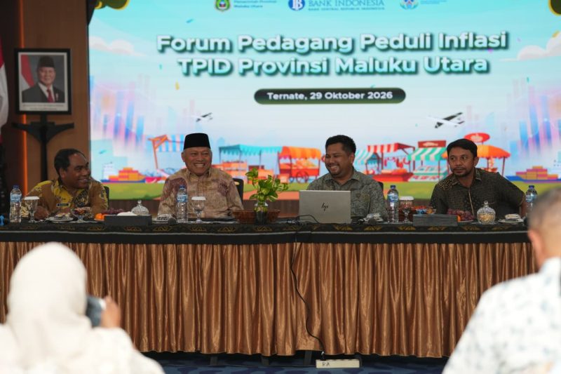 Wakil Gubernur Malut, Sarbin Sehe Deputi Perwakilan Bank Indonesia Malut, Kepala Dinas Perindustrian dan Perdagangan Malut, Kepala Dinas Pangan Malut. Kamis, (29/10/26). Dok. Adpim Humas. 